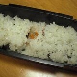 お弁当箱の蓋に海苔がくっつかない　「鮭マヨ海苔弁」